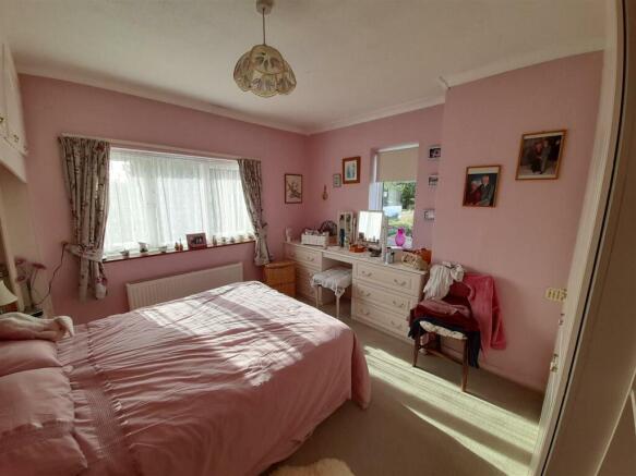 Bedroom 1a.jpg