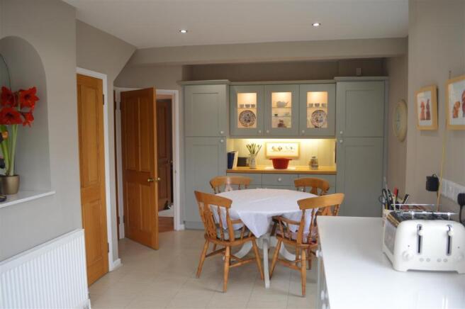 KITCHEN DINING ROOM