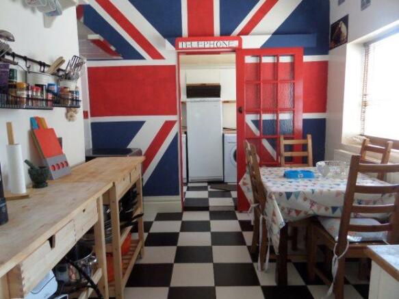 KITCHEN / BREAKFAST ROOM