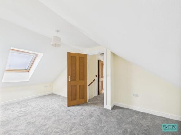 5 bed Detached to rent Image 7