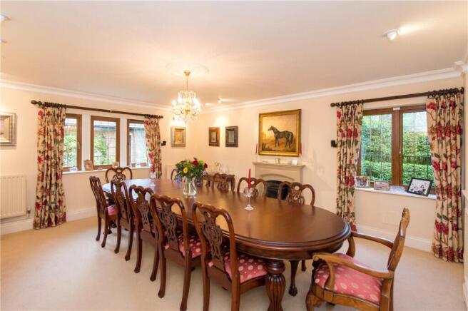 5 bed Detached for sale Image 7