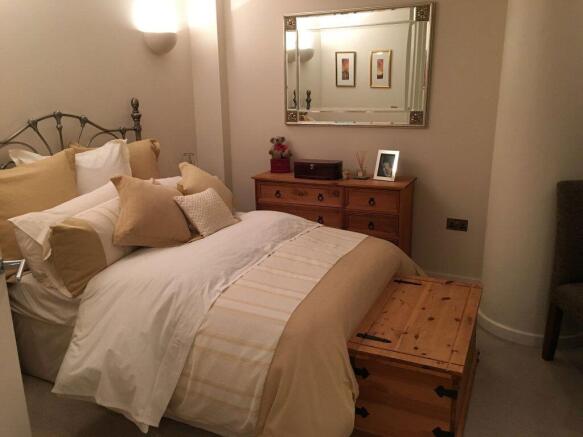2 bed Flat to rent Image 10