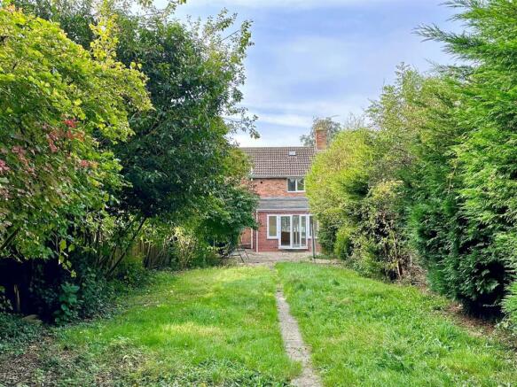 mid- rear garden to house