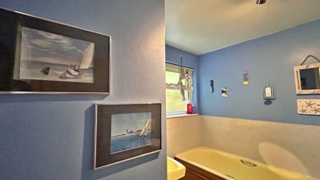 Bathroom 1.jpg