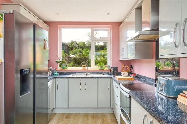 4 bed Semi-Detached for sale Image 4
