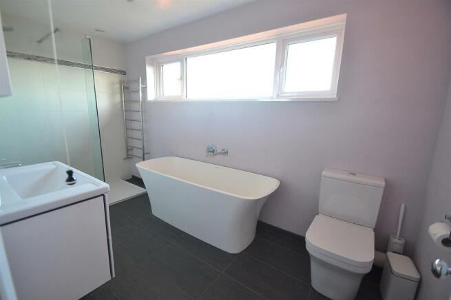 EASTERNEWBATHROOM.JPG