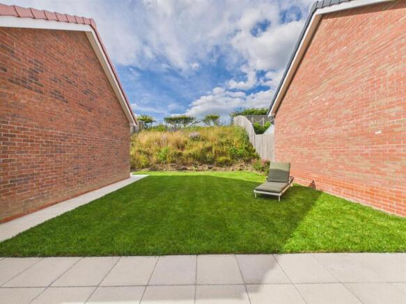 4 bed Detached for sale Image 10