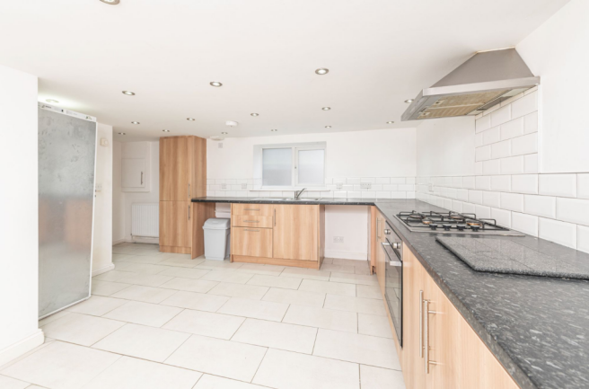 2 bed Terraced to rent Image 6