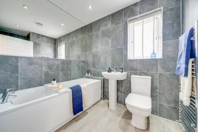 4 bed Detached for sale Image 10