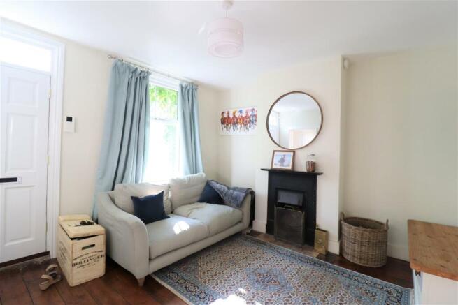 Sitting room 2.jpg
