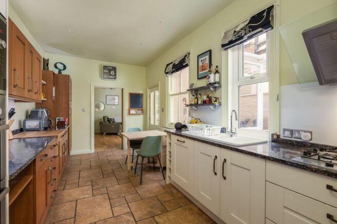 4 bed Terraced for sale Image 8