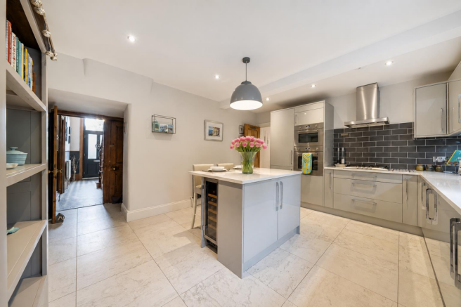 4 bed Detached for sale Image 8