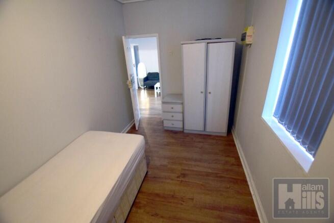 3 bed Flat to rent Image 10