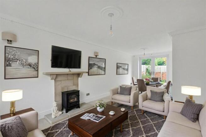 THROUGH LOUNGE/DINER