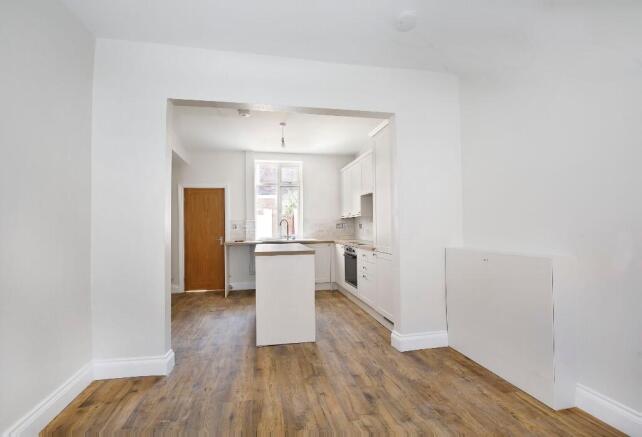 2 bed Terraced to rent Image 7
