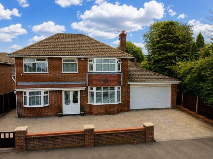 Ashdown Avenue, Woodley