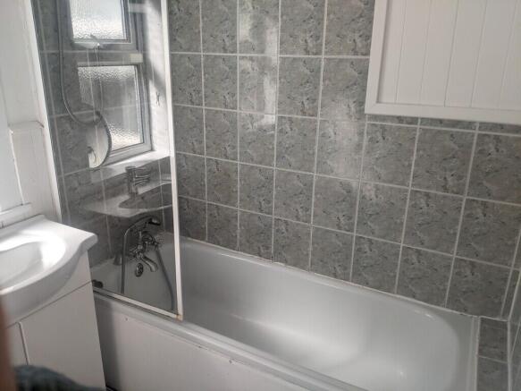 3 bed Terraced to rent Image 9