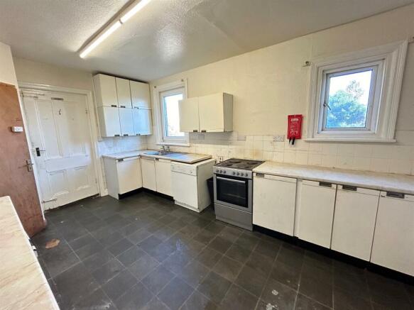 kitchen new 1.jpg