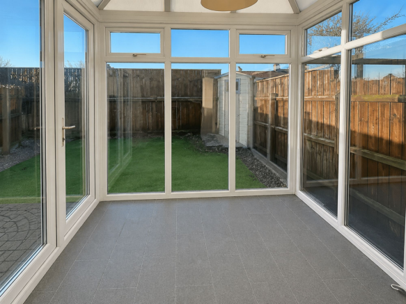 3 bed Terraced to rent Image 5