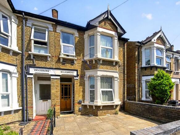 THREE BEDROOM TWO BATHROOM END OF TERRACE HOUSE I