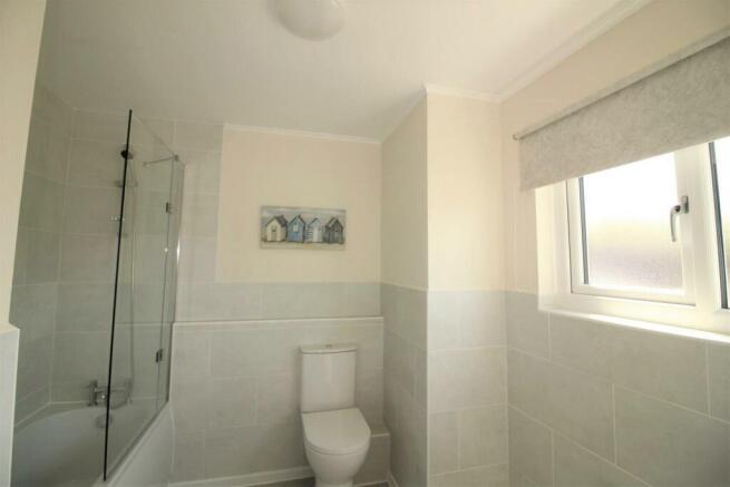 EN-SUITE BATHROOM