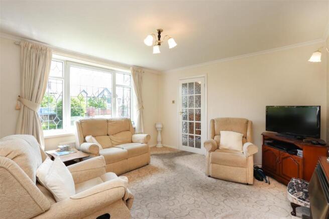 Living Room3.jpg