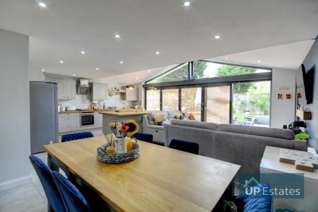 LIVING KITCHEN DINER