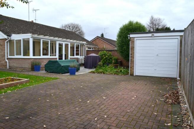 11 350108 garage (FILEminimizer).JPG