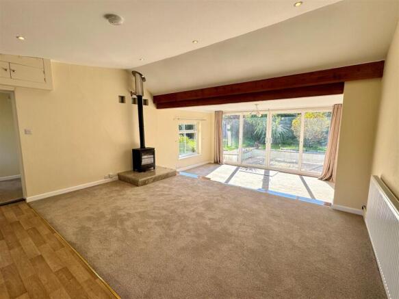 17 Gustory Road Lounge