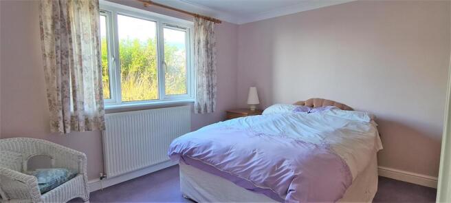 Front groundfloor bedroom (2).jpg