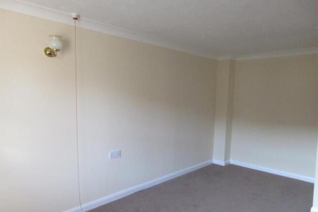 1 bed Retirement Property to rent Image 8