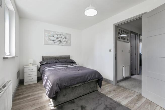 4 bed Town House for sale Image 5