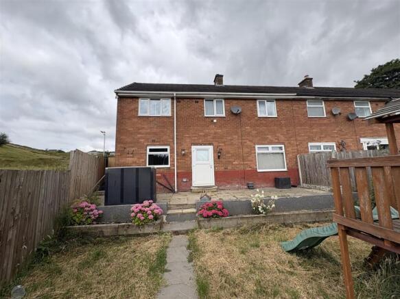 4 bed Town House to rent Image 10
