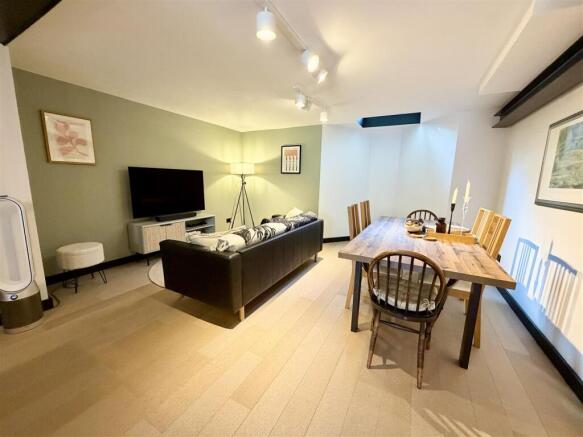 4 bed Terraced for sale Image 7