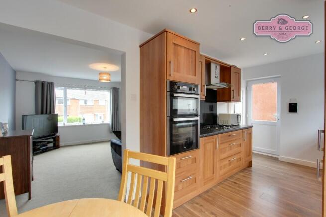 KITCHEN / DINER