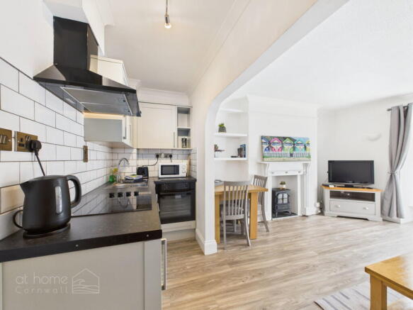 Wadebridge, PL27 - Ground Floor Apartment – Sought-After Wadebridge Location! photo 5