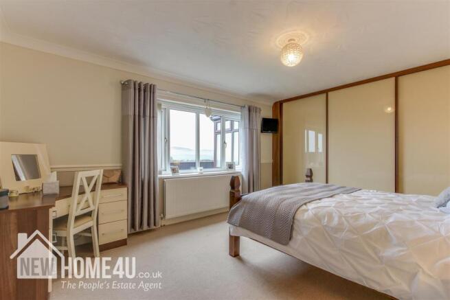 MASTER BEDROOM: