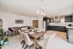 7, Clarence Mews, Leatherhead KT22 0AZ