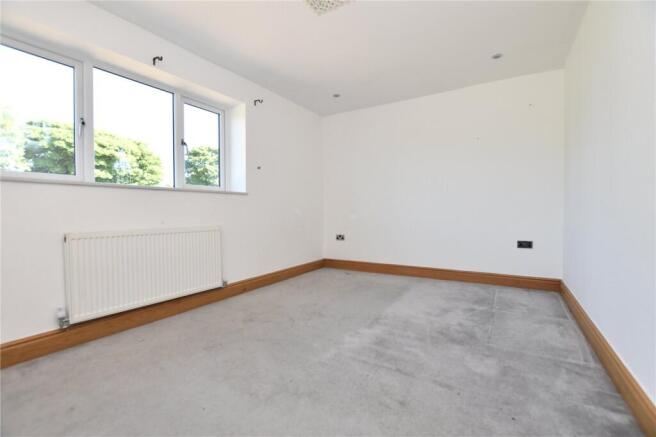 6 bed Detached for sale Image 10