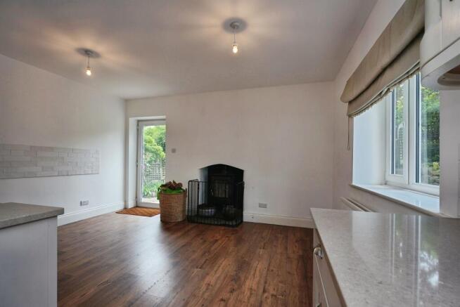4 bed Detached for sale Image 5