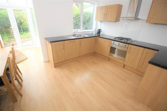 DINING KITCHEN.JPG