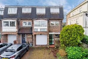 11, Langholme, Bushey WD23 1AR