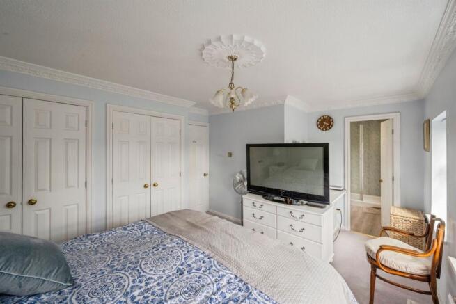 4 bed Detached for sale Image 10