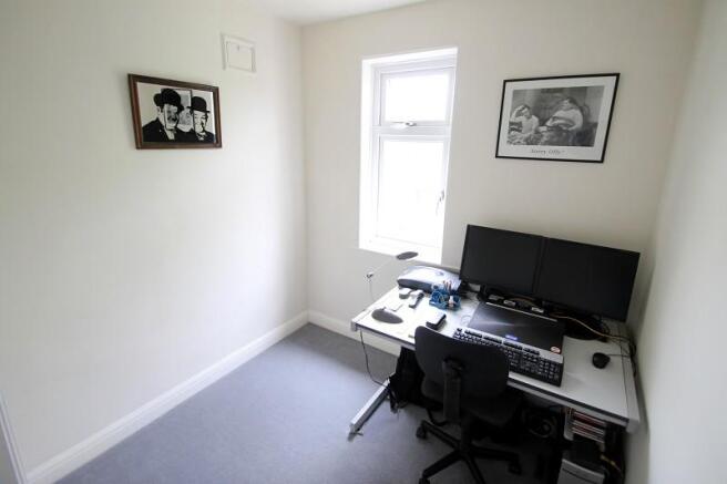 Bedroom/study
