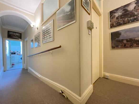 2 bed Ground Flat for sale Image 12