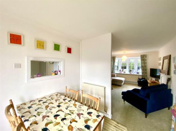 SITTING/DINING ROOM