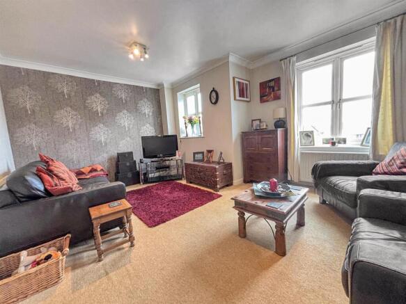 4 bed Town House for sale Image 5