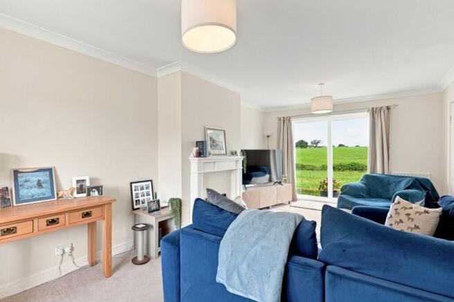 4 bed Detached to rent Image 4