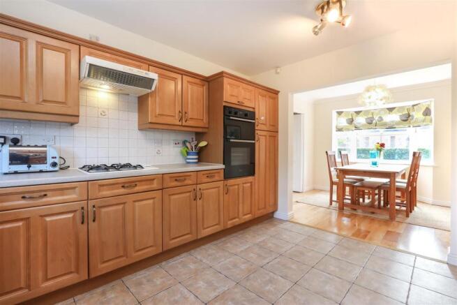Kitchen3.jpg