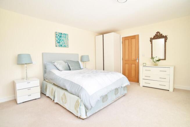 6 bed Detached for sale Image 10